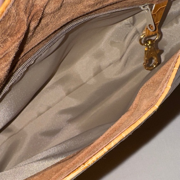 Puntotres Elegant Tan Crocodile Embossed Genuine Leather Shoulder Bag - Picture 13 of 13